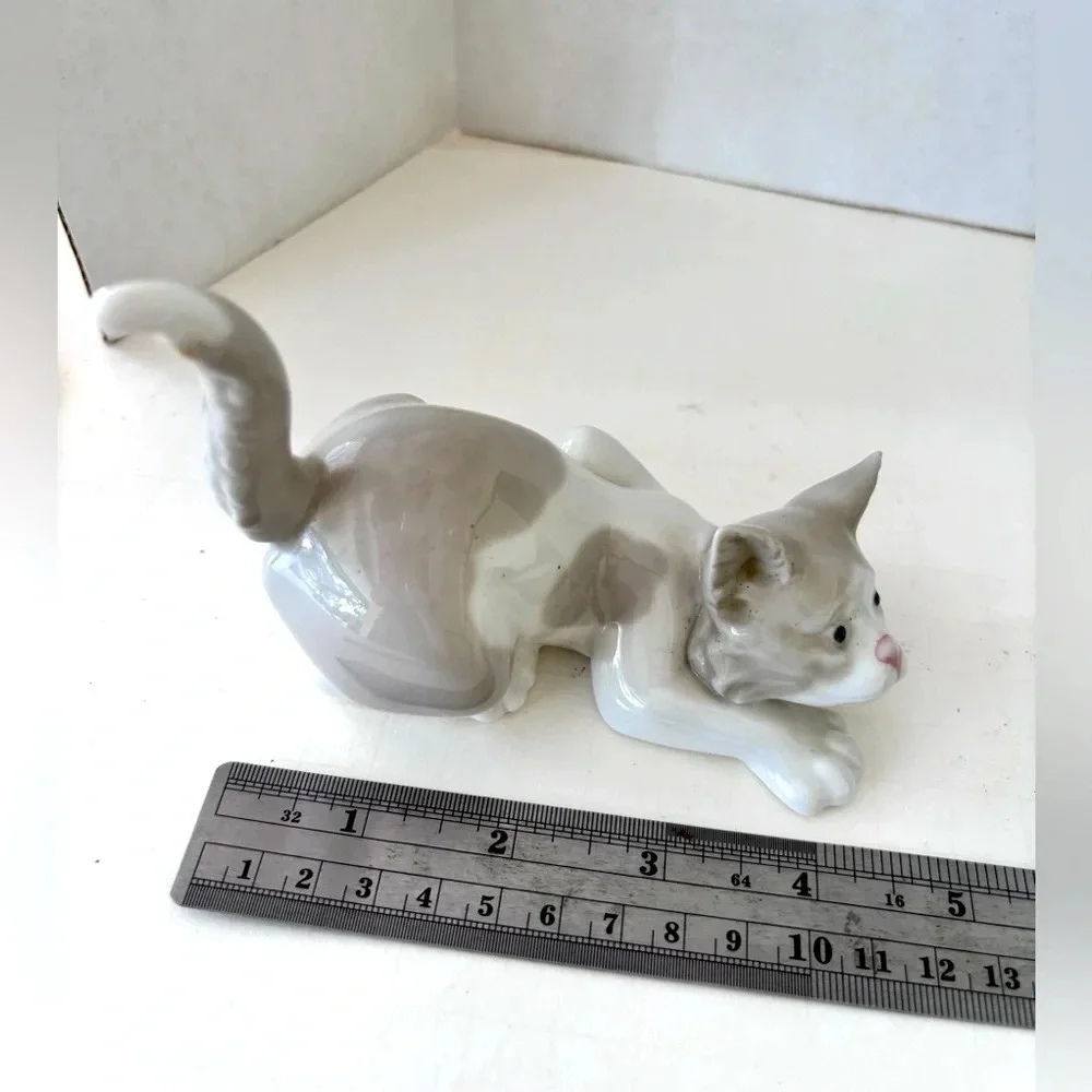 Llardo Attentive Cat Animals Domestic by LLADRO.